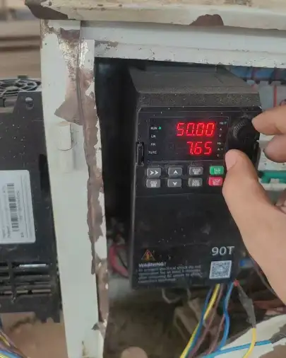单相 220V 供电，驱动三相 380V 电机！科炜 KV670、KV90T 220V 转 380V 变频器，解决小作坊生产痛点